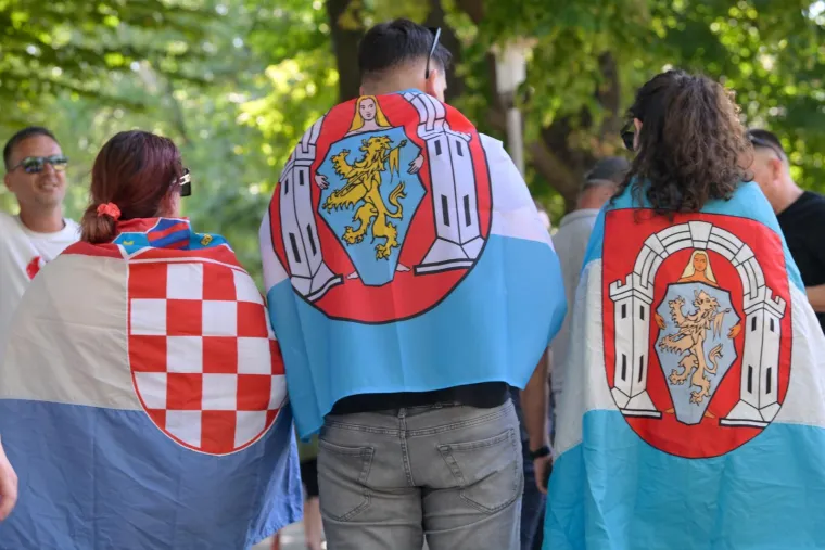 Thompsonovi obožavatelji prije koncerta osvježenje potražili u jezeru Bundek