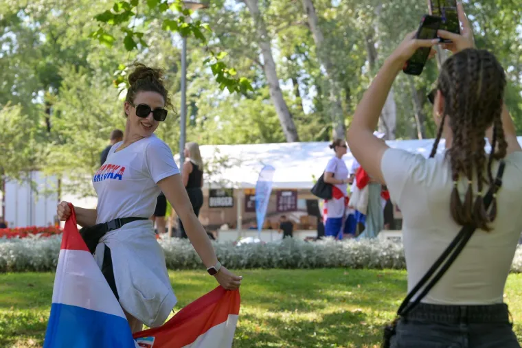 Thompsonovi obožavatelji prije koncerta osvježenje potražili u jezeru Bundek