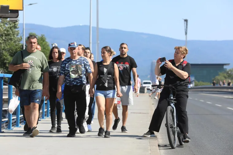 Thompsonovi obožavatelji prije koncerta osvježenje potražili u jezeru Bundek