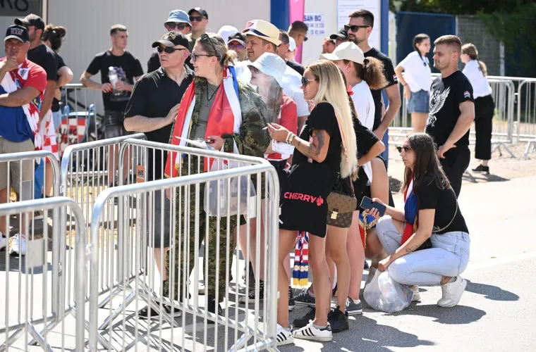 Thompsonovi obožavatelji prije koncerta osvježenje potražili u jezeru Bundek