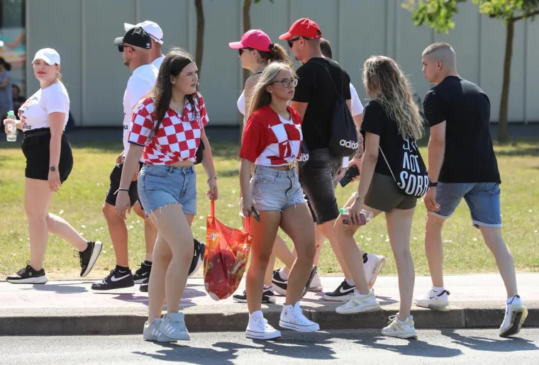 Thompsonovi obožavatelji prije koncerta osvježenje potražili u jezeru Bundek