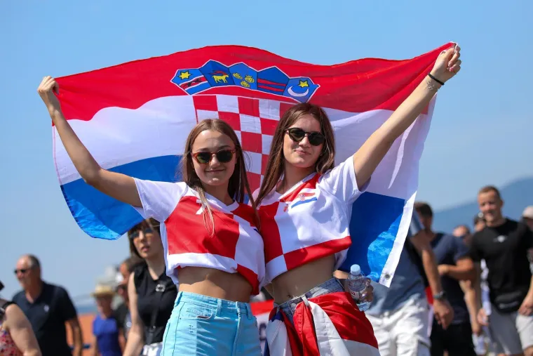 Thompsonovi obožavatelji prije koncerta osvježenje potražili u jezeru Bundek