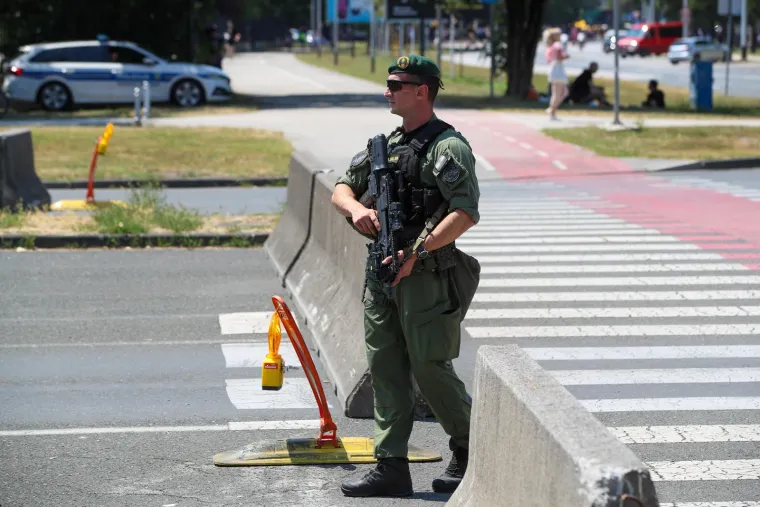 Thompsonovi obožavatelji prije koncerta osvježenje potražili u jezeru Bundek