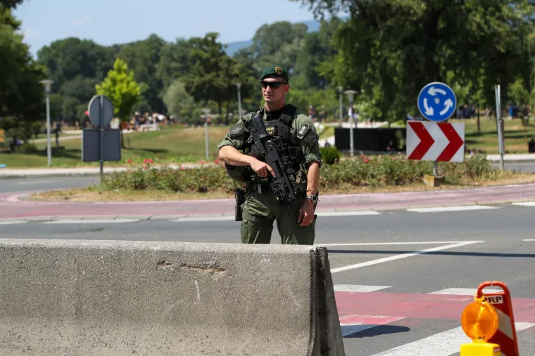 Thompsonovi obožavatelji prije koncerta osvježenje potražili u jezeru Bundek