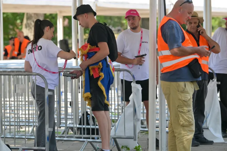 Thompsonovi obožavatelji prije koncerta osvježenje potražili u jezeru Bundek