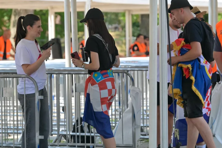 Thompsonovi obožavatelji prije koncerta osvježenje potražili u jezeru Bundek