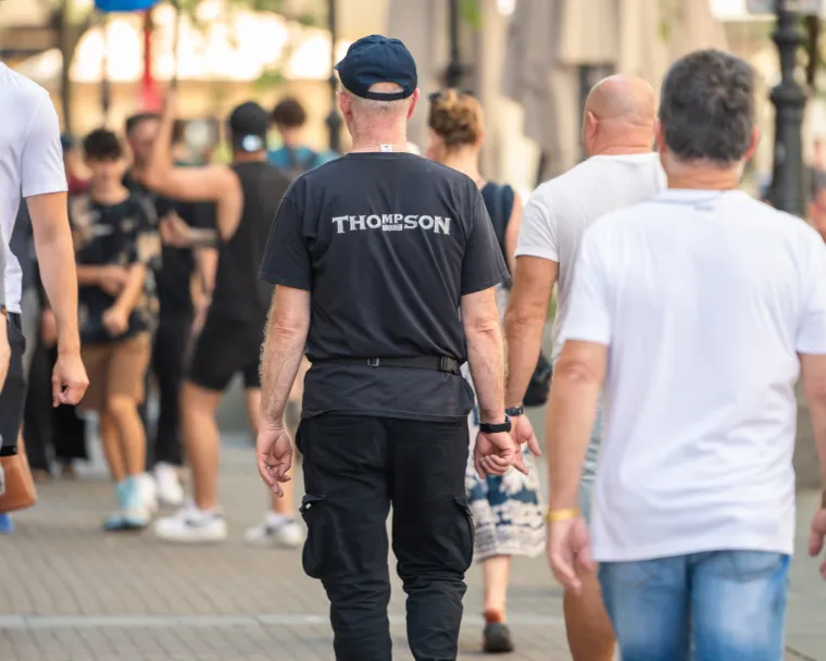 Ekipa krenula na Hipodrom: I plavuša s boksačkim pletenicama uputila se na Thompsonov koncert