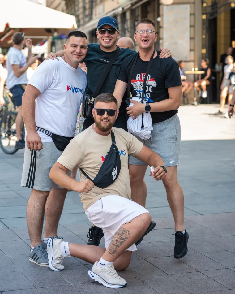Ekipa krenula na Hipodrom: I plavuša s boksačkim pletenicama uputila se na Thompsonov koncert