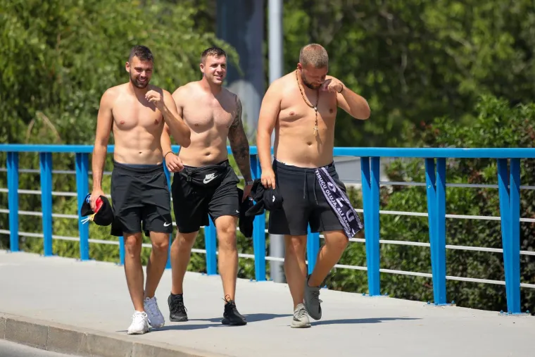 Thompsonovi obožavatelji prije koncerta osvježenje potražili u jezeru Bundek