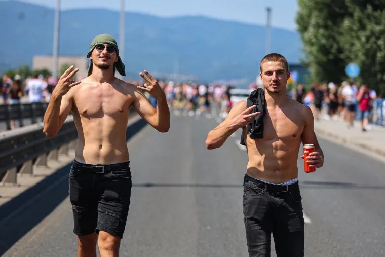 Thompsonovi obožavatelji prije koncerta osvježenje potražili u jezeru Bundek