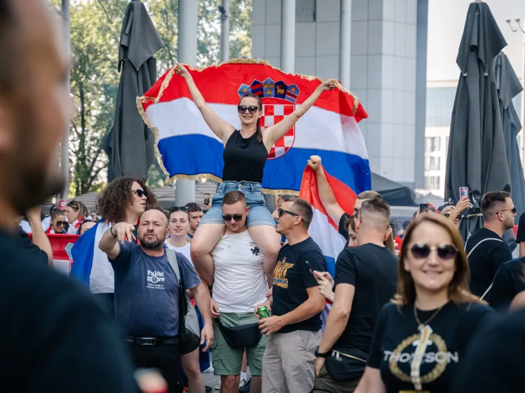 Thompsonovi obožavatelji prije koncerta osvježenje potražili u jezeru Bundek