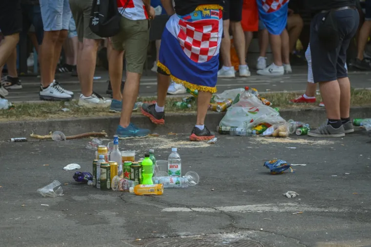 Thompsonovi fanovi okupirali fan zonu pa iza sebe ostavili hrpu smeća: Ovako sada izgleda Bundek