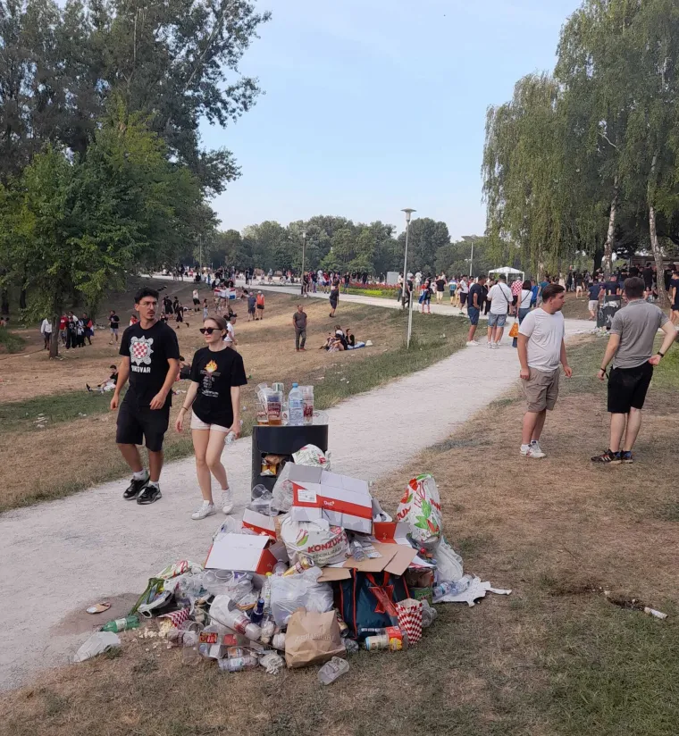 Thompsonovi fanovi okupirali fan zonu pa iza sebe ostavili hrpu smeća: Ovako sada izgleda Bundek