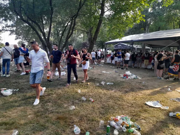 Thompsonovi fanovi okupirali fan zonu pa iza sebe ostavili hrpu smeća: Ovako sada izgleda Bundek