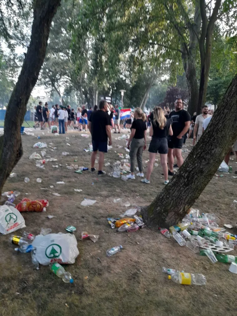 Thompsonovi fanovi okupirali fan zonu pa iza sebe ostavili hrpu smeća: Ovako sada izgleda Bundek