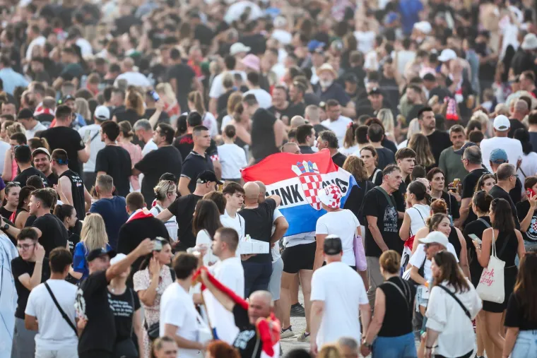 Pogledajte atmosferu na Thompsonu: Na povijesnom koncertu preko pola milijuna ljudi?