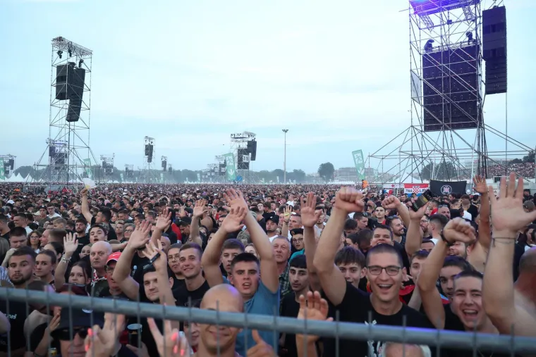 Pogledajte atmosferu na Thompsonu: Na povijesnom koncertu preko pola milijuna ljudi?