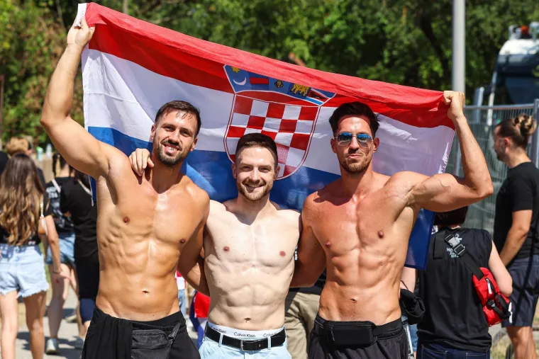 TOP 100 fotografija s povijesnog koncerta Marka Perkovića Thompsona na Hipodromu