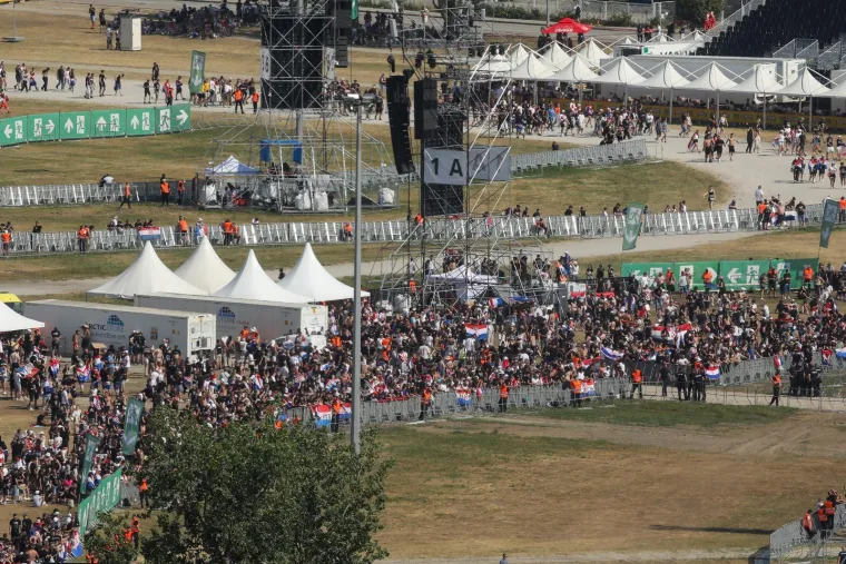 TOP 100 fotografija s povijesnog koncerta Marka Perkovića Thompsona na Hipodromu