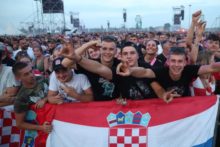 TOP 100 fotografija s povijesnog koncerta Marka Perkovića Thompsona na Hipodromu