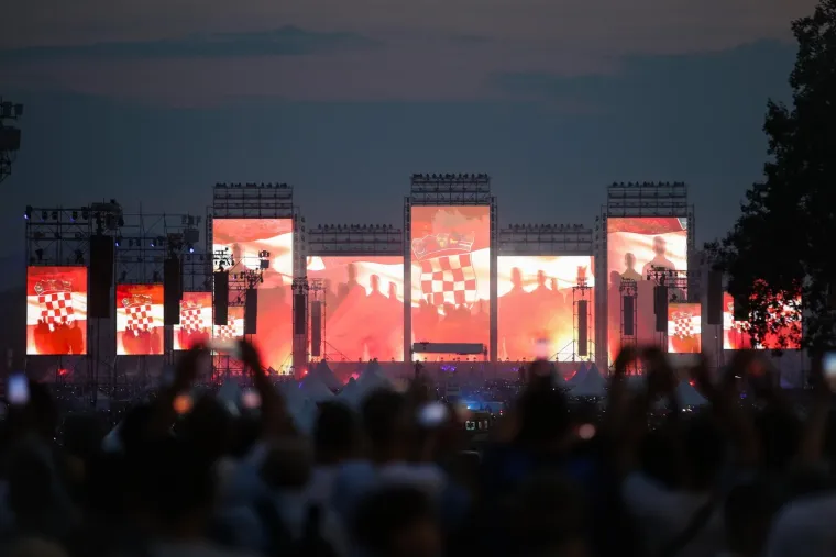 Pogledajte atmosferu na Thompsonu: Na povijesnom koncertu preko pola milijuna ljudi?