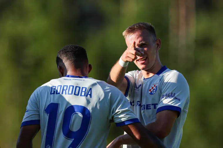 Dinamo se pohvalio ćevapima s team buildinga! Navijači oduševljeni: 'Tko nosi prijenosni zvučnik?'