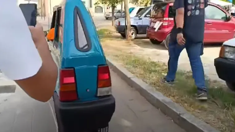Ne, ovo nije iluzija: Od otpada je stvoren najuži auto na svijetu, ljudi ne vjeruju očima