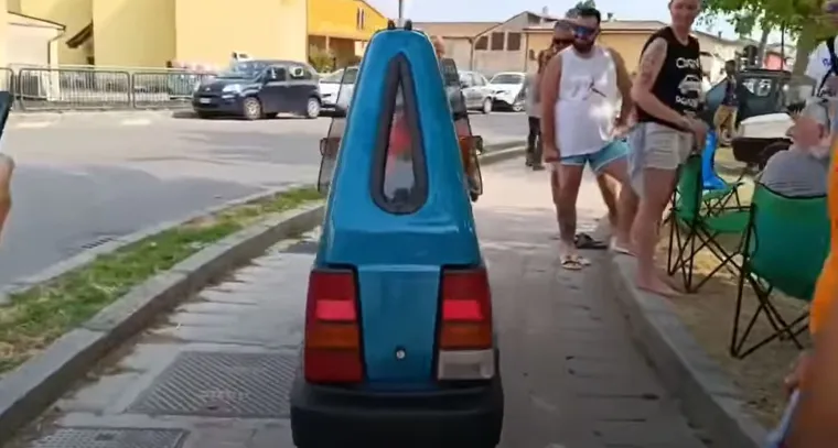Ne, ovo nije iluzija: Od otpada je stvoren najuži auto na svijetu, ljudi ne vjeruju očima