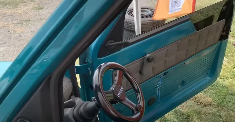 Ne, ovo nije iluzija: Od otpada je stvoren najuži auto na svijetu, ljudi ne vjeruju očima