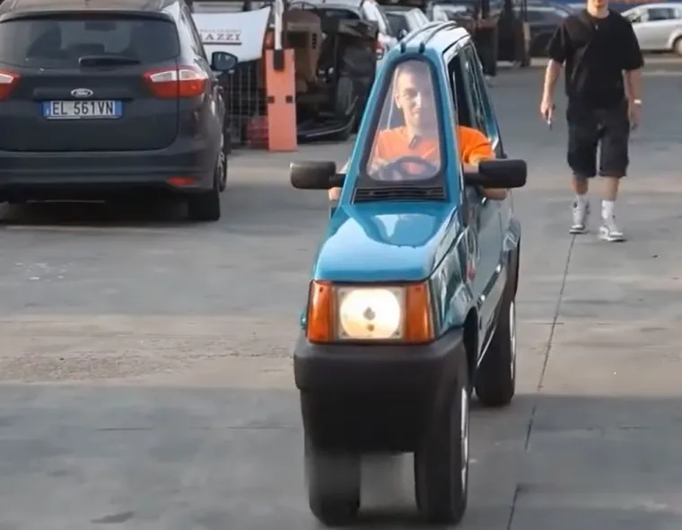 Ne, ovo nije iluzija: Od otpada je stvoren najuži auto na svijetu, ljudi ne vjeruju očima