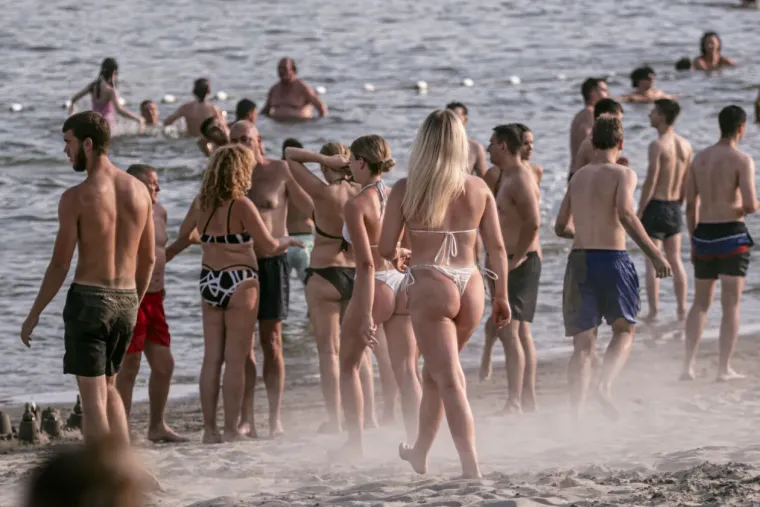 Slavonke u bikinijima podigle temperaturu: Izgleda da im 35 stupnjeva nije dosta