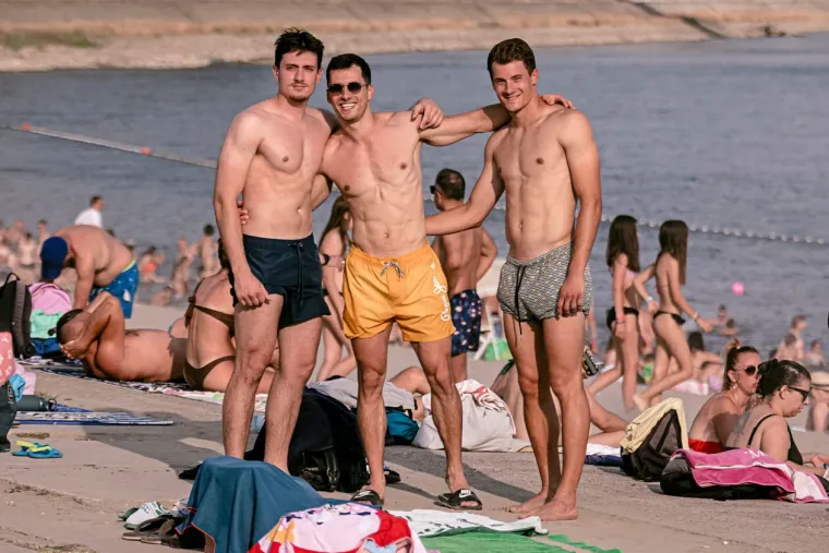 Slavonke u bikinijima podigle temperaturu: Izgleda da im 35 stupnjeva nije dosta