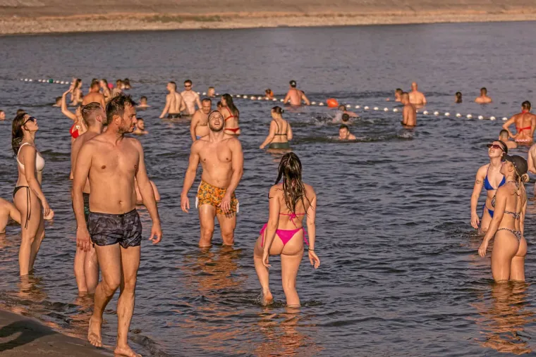 Slavonke u bikinijima podigle temperaturu: Izgleda da im 35 stupnjeva nije dosta