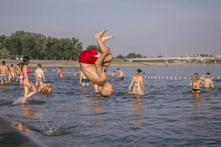 Slavonke u bikinijima podigle temperaturu: Izgleda da im 35 stupnjeva nije dosta
