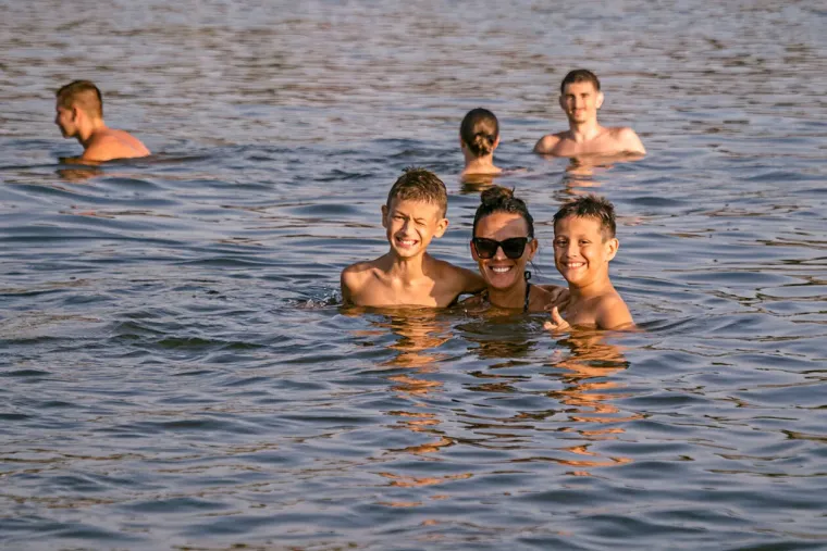 Slavonke u bikinijima podigle temperaturu: Izgleda da im 35 stupnjeva nije dosta