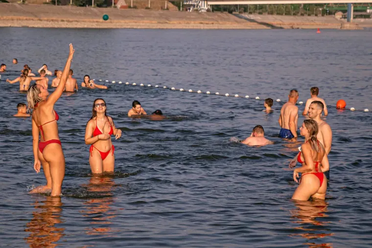 Slavonke u bikinijima podigle temperaturu: Izgleda da im 35 stupnjeva nije dosta