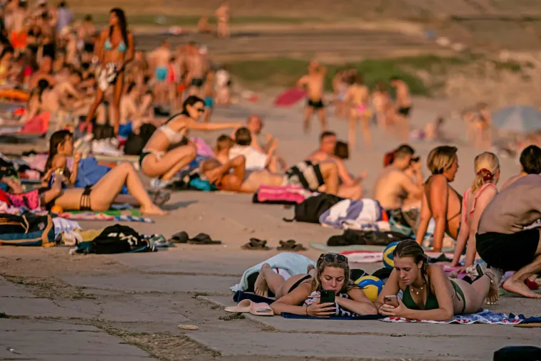 Slavonke u bikinijima podigle temperaturu: Izgleda da im 35 stupnjeva nije dosta