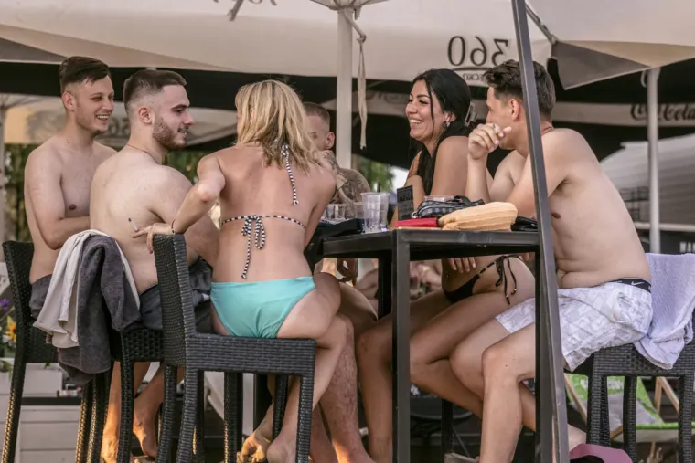 Slavonke u bikinijima podigle temperaturu: Izgleda da im 35 stupnjeva nije dosta