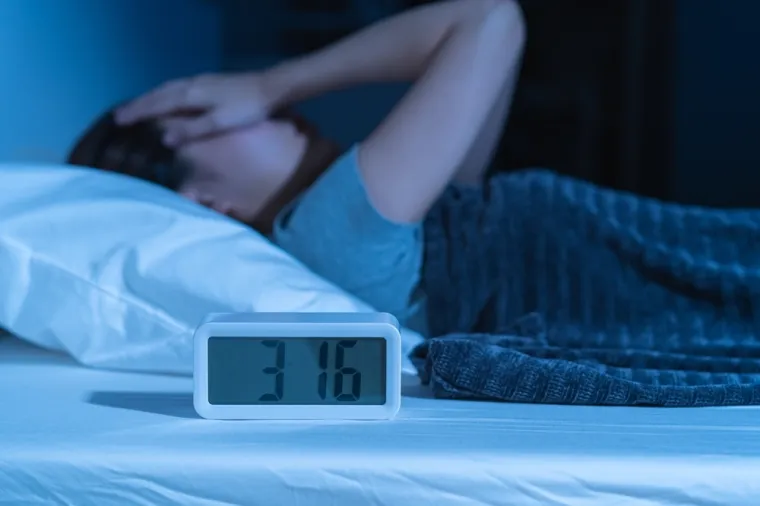 Ne ispuštate mobitel iz ruku? Stručnjaci upozoravaju na ovih 19 ozbiljnih zdravstvenih posljedica
