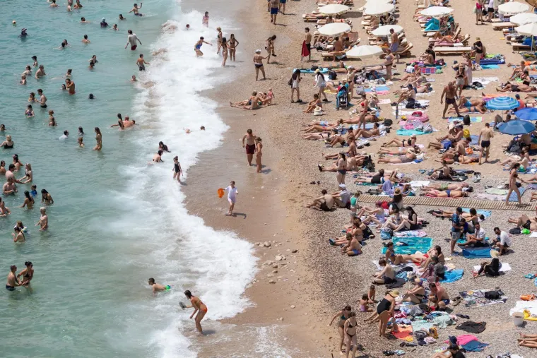 Dok ostatak Hrvatske bježi pred olujom, oni se kupaju: Ovako danas izgleda Dubrovnik