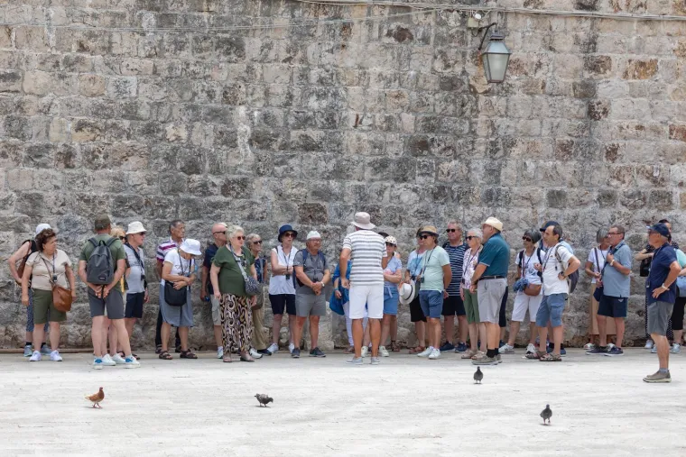 Dok ostatak Hrvatske bježi pred olujom, oni se kupaju: Ovako danas izgleda Dubrovnik