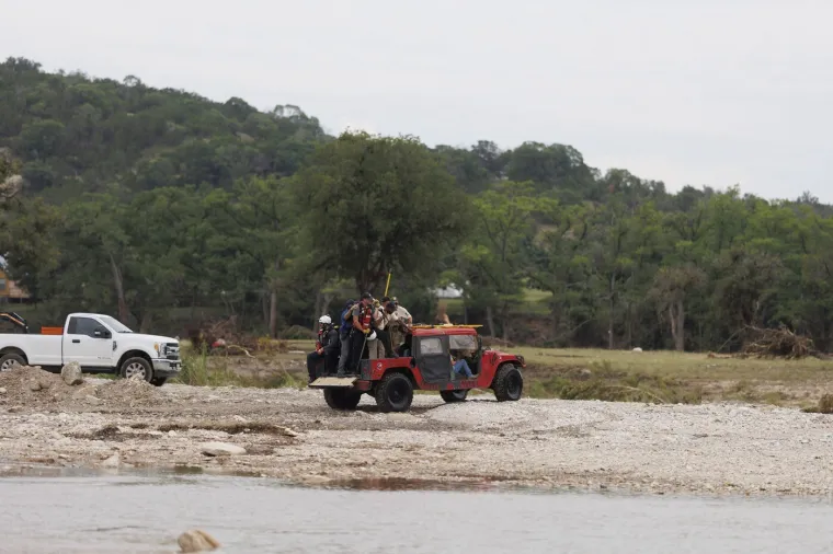 Potresni prizori: Razorne poplave odnijele gotovo stotinu života, sve je manje nade