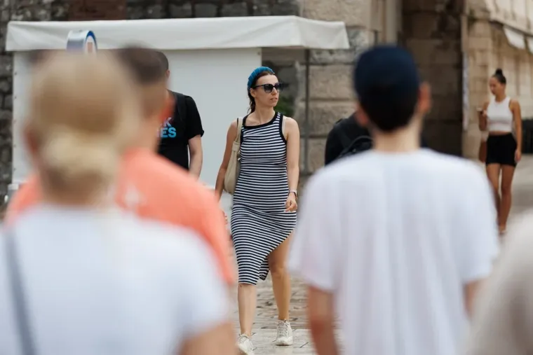 Zadarska špica u deliriju: Zgodna dama u žutoj haljini ostavila prolaznike bez daha