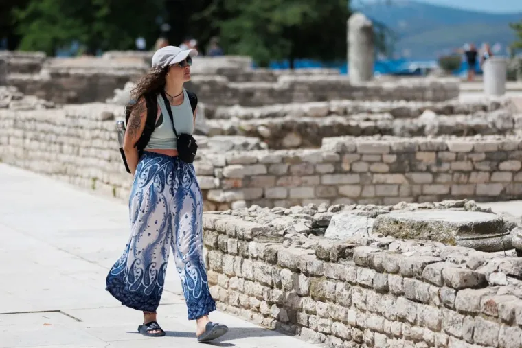 Zadarska špica u deliriju: Zgodna dama u žutoj haljini ostavila prolaznike bez daha