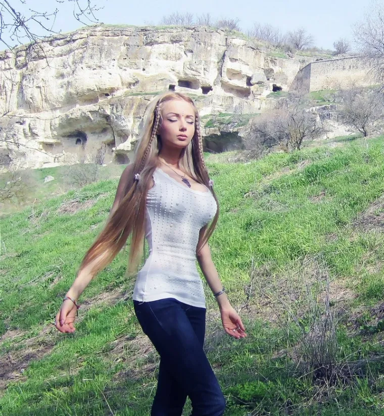Zovu je ‘Barbie’, tvrdi da živi bez hrane i vode: Izgled ove ukrajinske zvijezde šokirao je sve
