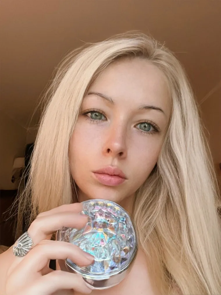 Zovu je ‘Barbie’, tvrdi da živi bez hrane i vode: Izgled ove ukrajinske zvijezde šokirao je sve