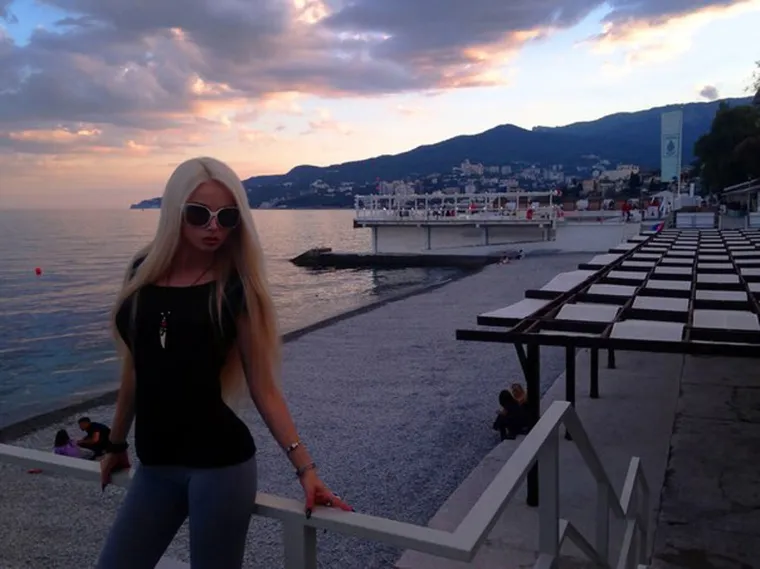 Zovu je ‘Barbie’, tvrdi da živi bez hrane i vode: Izgled ove ukrajinske zvijezde šokirao je sve