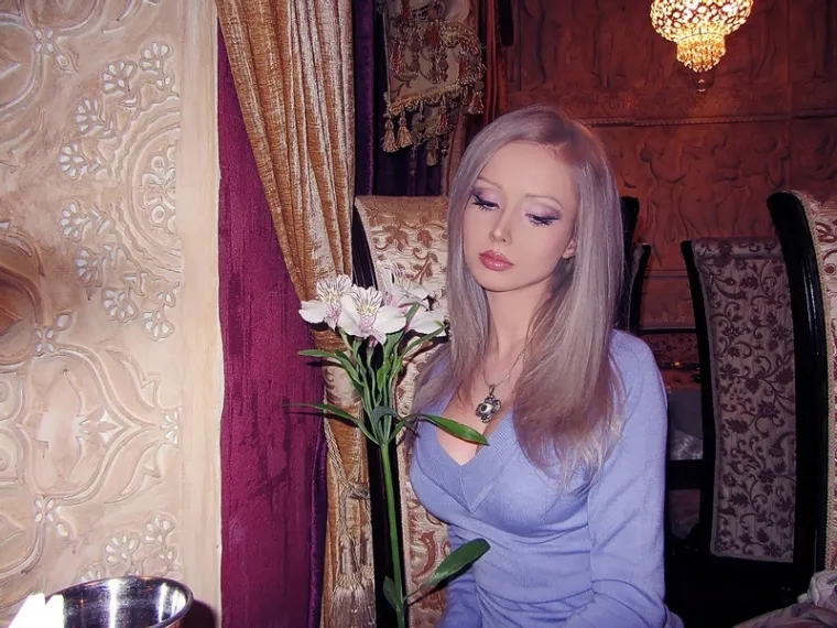 Zovu je ‘Barbie’, tvrdi da živi bez hrane i vode: Izgled ove ukrajinske zvijezde šokirao je sve
