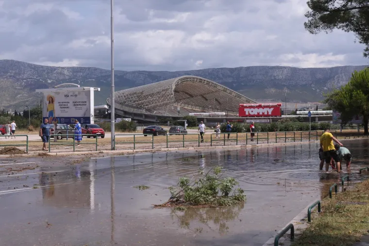 Poljud razoren! Pogledajte kako je nevrijeme potpuno poharalo Hajdukov stadion