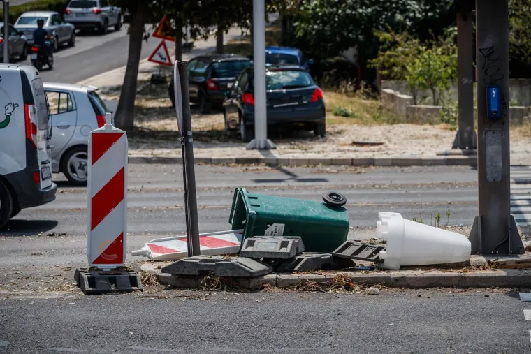 Potrgani semafori, uništeni automobili, razrušeni krovovi: Ovo je Split nakon stravičnog nevremena